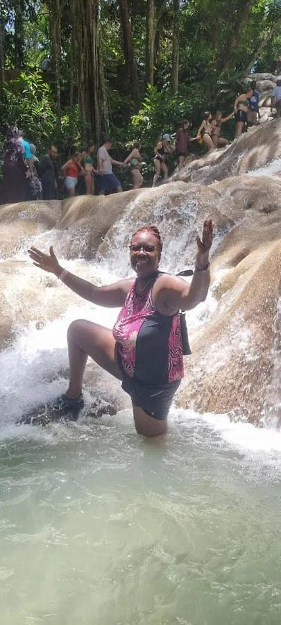 Komfort Getaway Villa At Countrymist Ocho Rios
